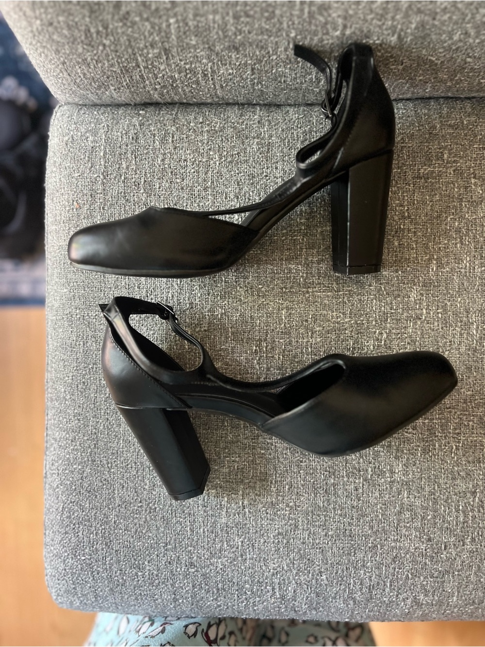 Unique Vintage Black Leatherette T Strap Astaire Pumps - Picture 2 of 8